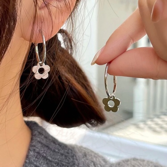 8 pairs of earrings - Picture 3 of 8